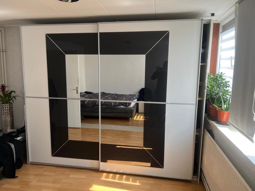 Ruime schuifdeurkast met spiegel en planken, Huis en Inrichting, Ophalen, Gebruikt, 200 cm of meer, Met deur(en)
