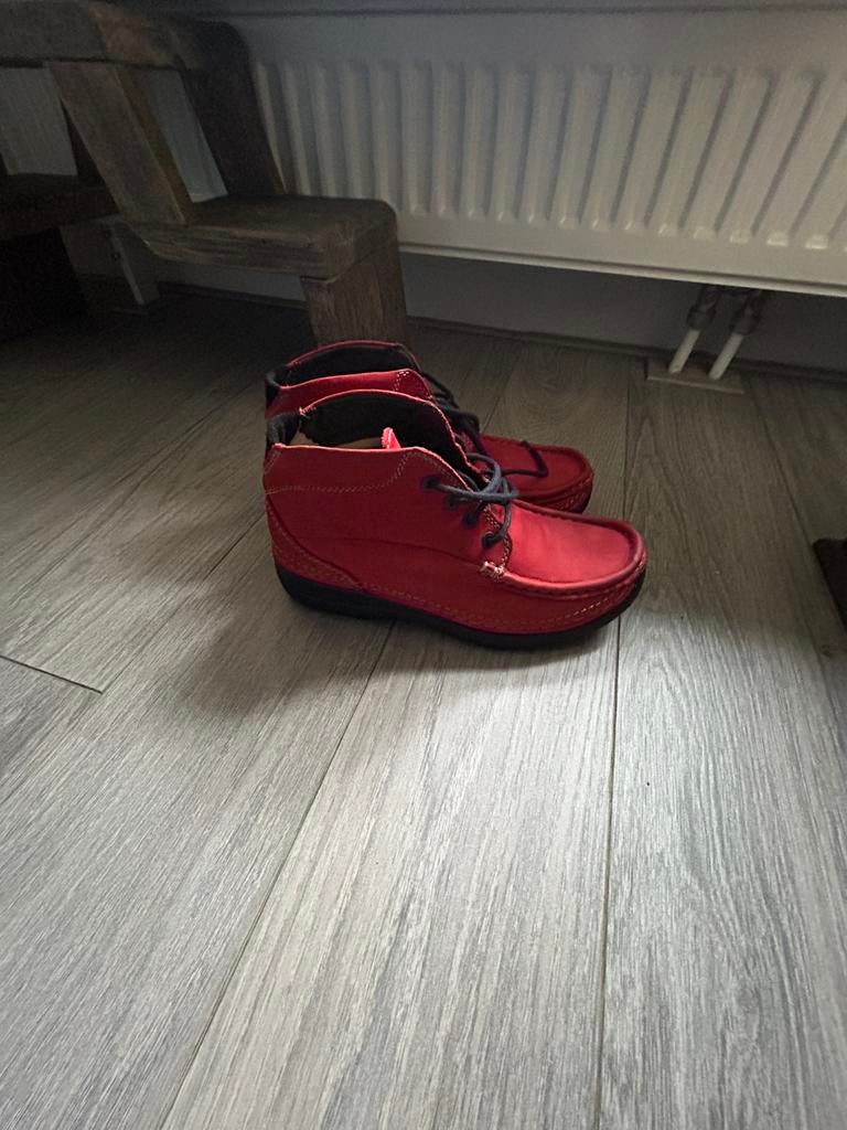 Wolky Roll schoenen 39, Lage of Enkellaarzen, Ophalen of Verzenden, Zo goed als nieuw, Rood