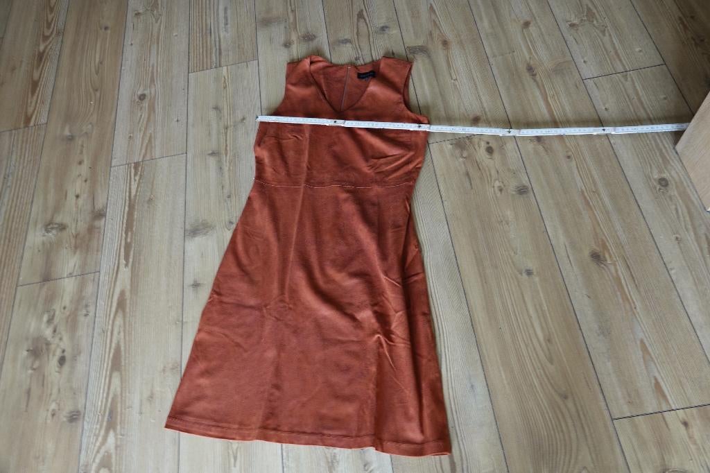 jurk eva kayan zonder mouwen mt 40 oranje bruin lijkt suede, Eva kayan, Overige kleuren, Zo goed als nieuw, Onder de knie