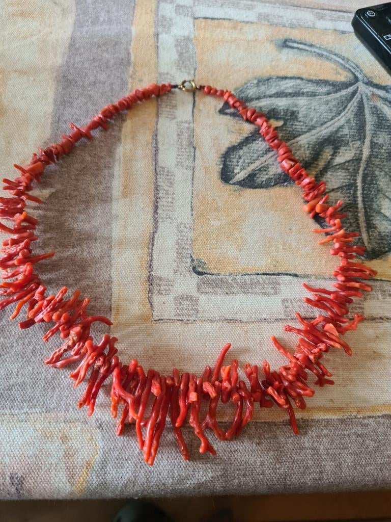 Vintage Koraal Ketting - Bloed Koraaltakjes, Sieraden, Tassen en Uiterlijk, Kettingen, Gebruikt, Ophalen of Verzenden, Steen of Mineraal
