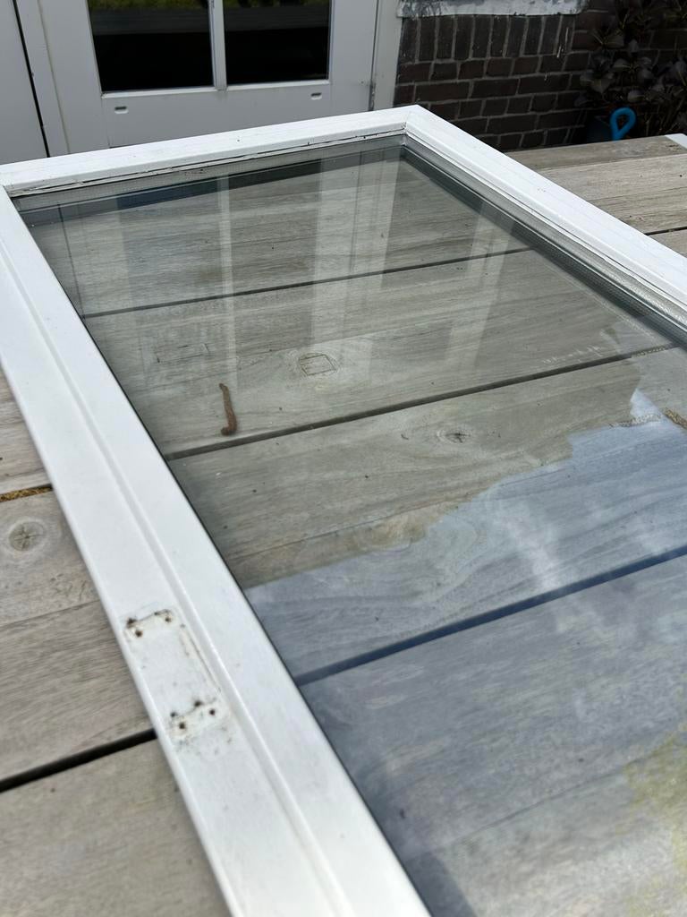 Hardhouten kozijn met dubbelglas Isopane 122x64 cm, Doe-het-zelf en Verbouw, Glas en Ramen, Ophalen, Gevelraam of Ruit, Gebruikt