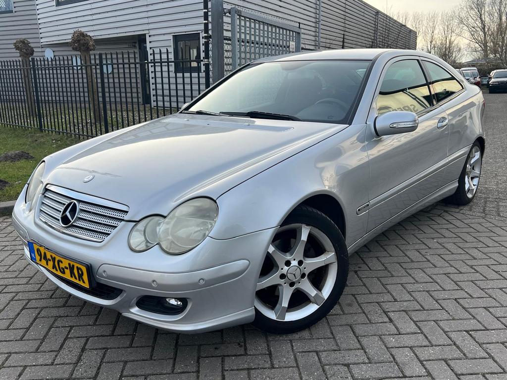 Mercedes-Benz C-Klasse 1.8 C180 Kompr Sportcoupe Automaat, Auto's, Mercedes-Benz, 4 stoelen, 1796 cc, Origineel Nederlands, Parkeersensor