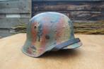 + Originele Duitse M42 Helm Met Naoorlogse Camouflage Etc. +, Ophalen of Verzenden, Duitsland, Helm of Baret