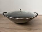 Wok pan gietijzer met glazen deksel ø 37,5 cm, Huis en Inrichting, Keuken | Potten en Pannen, Ophalen of Verzenden, Nieuw, Gietijzer