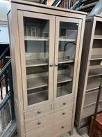 Grijze vitrinekast, Ophalen, ., 4 tot 6 stoelen, .