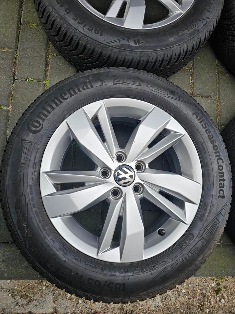 Vw Polo 2G 15" Origineel sassari velgen & All-seasons banden, Auto diversen, Wieldoppen, Ophalen of Verzenden