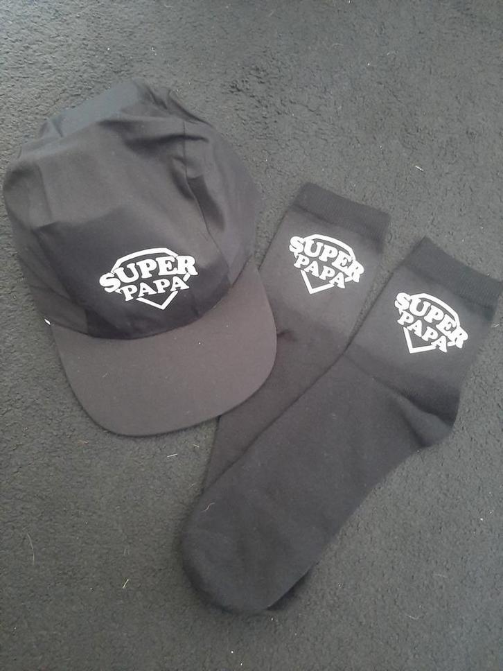 Vaderdag cadeau set: Cap & Sokken "Super Papa", Kleding | Heren, Hoeden en Petten, Nieuw, Pet, One size fits all, Ophalen of Verzenden