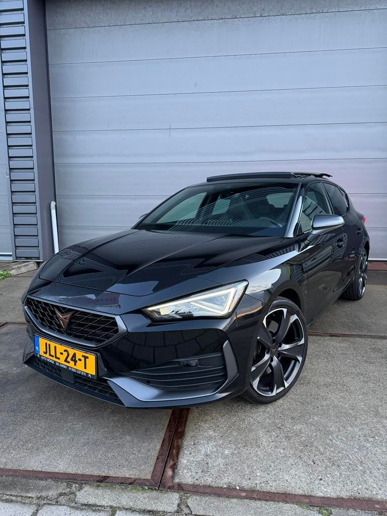 Cupra Leon 1.4 VZ 245pk PANO/SFEER/1e EIG/DEALERONDERHOUDEN, Auto's, Cupra, USB, 77 km/l, 4 cilinders, Leon