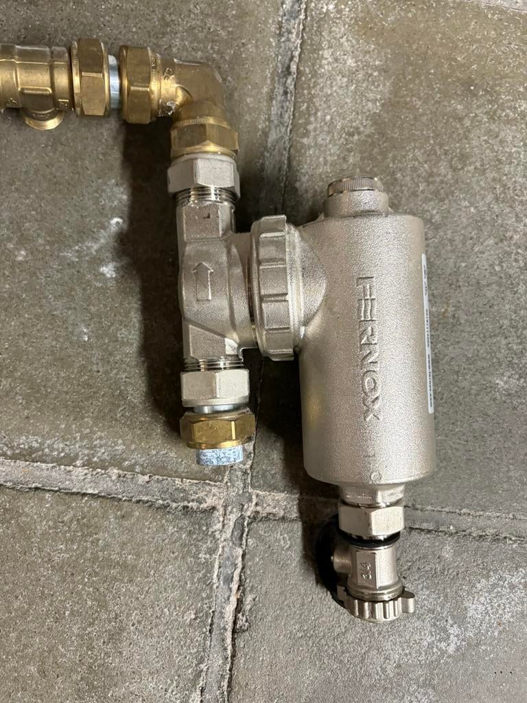 Fernox Omega Filter, Doe-het-zelf en Verbouw, Verwarming en Radiatoren, Ophalen, Zo goed als nieuw, Minder dan 60 cm, Minder dan 30 cm