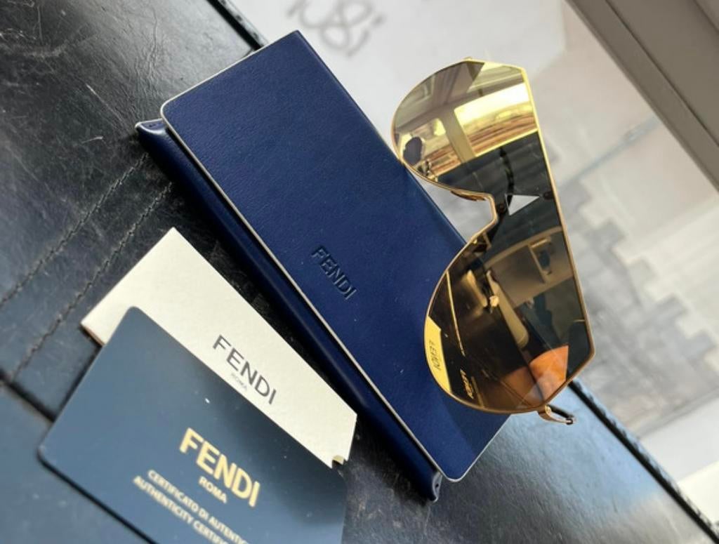 Fendi zonnebril GOUD reflective Orgineel!, Sieraden, Tassen en Uiterlijk, Zonnebrillen en Brillen | Dames, Ophalen of Verzenden