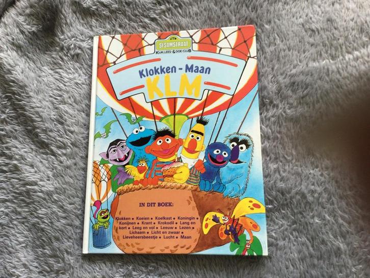 Sesamstraat Klokken-Maan KLM Kinderboek, Boeken, Kinderboeken | Jeugd | onder 10 jaar, Gelezen, Fictie algemeen, Ophalen of Verzenden