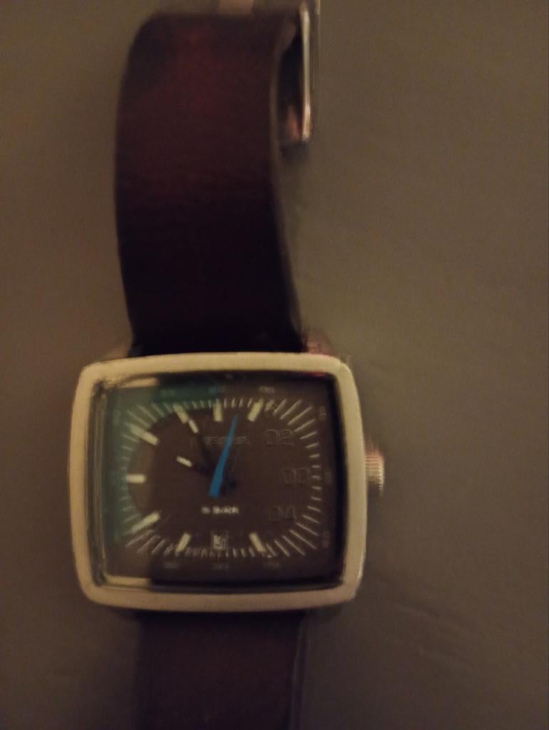 Diesel horloge te koop moet een nieuw batterijtje in bieden, Ophalen, Zo goed als nieuw, Staal, Overige merken