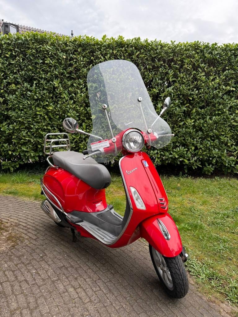 Vespa Primavera 2017, Fietsen en Brommers, Scooters | Vespa, Zo goed als nieuw, Overige modellen, Maximaal 45 km/u, Benzine, Ophalen