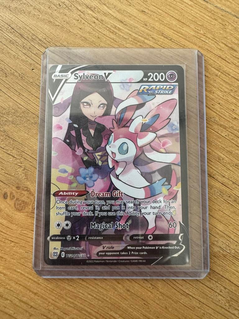 Sylveon V TG14/TG30 Pokémon Kaart - Zo goed als nieuw, Ophalen of Verzenden, Zo goed als nieuw, Losse kaart