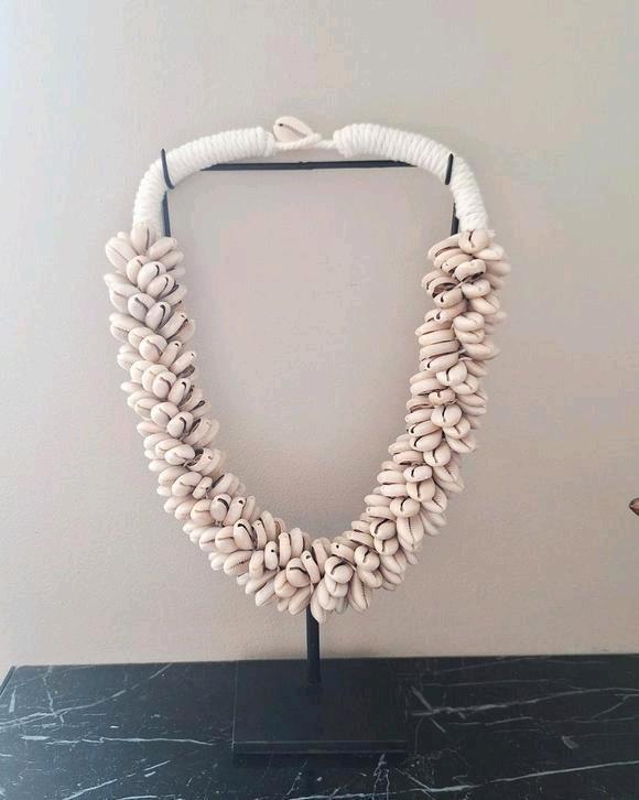 Mooie beige kauri echte schelpenketting vakkenkast japandi, Huis en Inrichting, Woonaccessoires | Overige, Nieuw, Ophalen of Verzenden