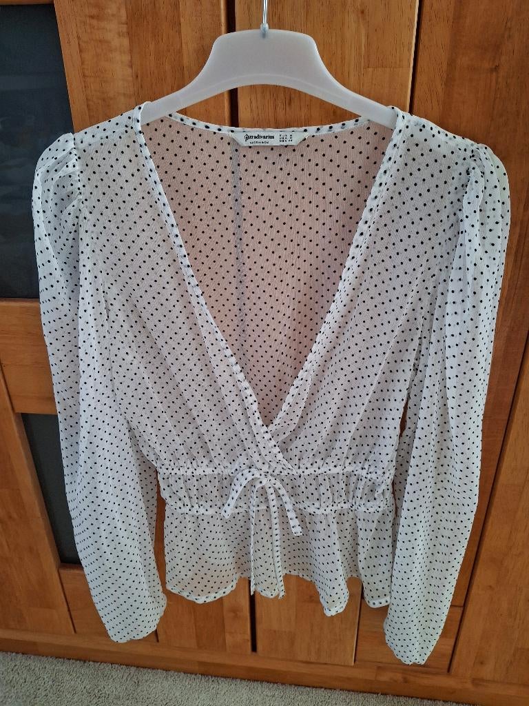 Blouse Stradivarius, Kleding | Dames, Blouses en Tunieken, Maat 38/40 (M), Wit, Ophalen of Verzenden, Zo goed als nieuw