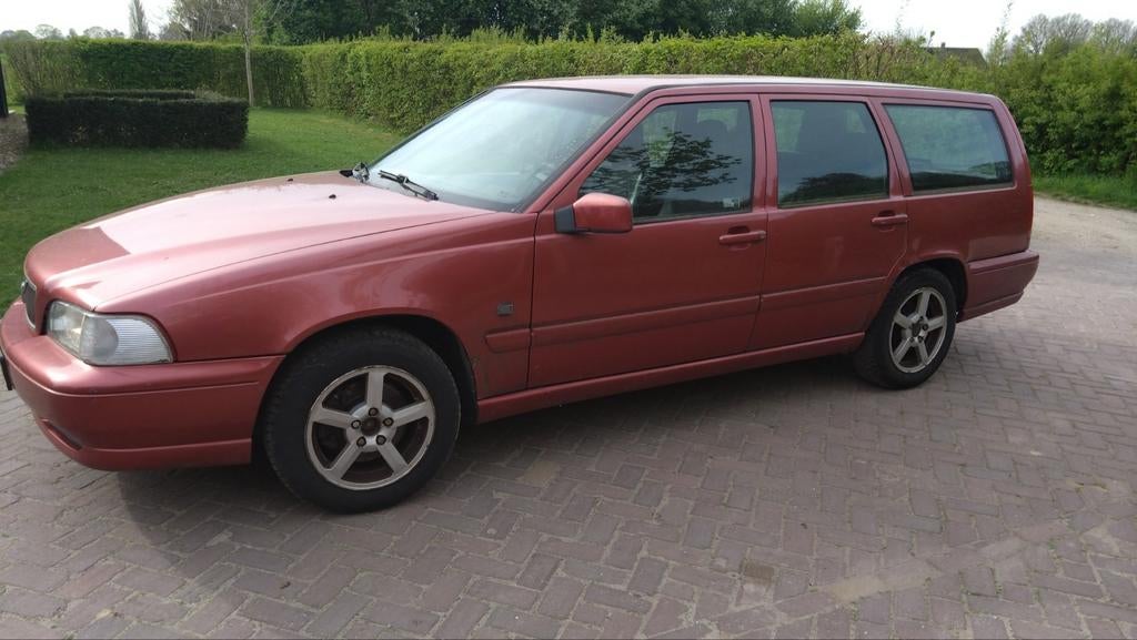 Volvo V70 2.5 1999 Rood, Voorwielaandrijving, 1434 kg, Particulier, 1600 kg