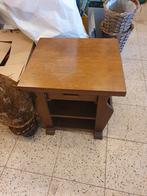 Gratis bijzettafel met ruimte voor kranten/magazines, Ophalen, Gebruikt, Klassiek, Onbekend@voorbeeld.nl