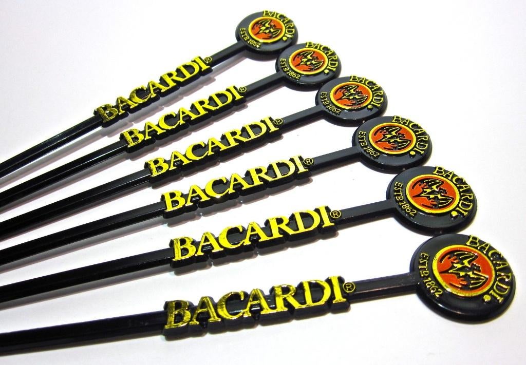 Bacardi stirrers Est1862 vleermuis rood logo ( 8 stuks, Verzenden, Nieuw, Gebruiksvoorwerp
