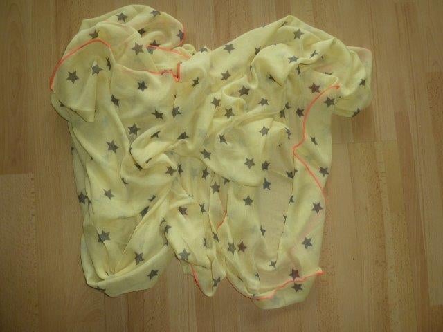 Shawl m3 La Fayette Geel, Kleding | Dames, Mutsen, Sjaals en Handschoenen, Ophalen of Verzenden, Zo goed als nieuw, Maat 46/48 (XL) of groter