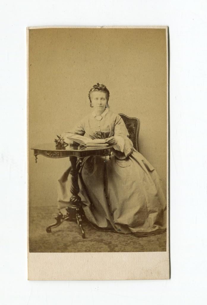 Carte de Visite, I.H. Hoffmeister, Leiden., Foto, Ophalen of Verzenden, Zo goed als nieuw, Voor 1940