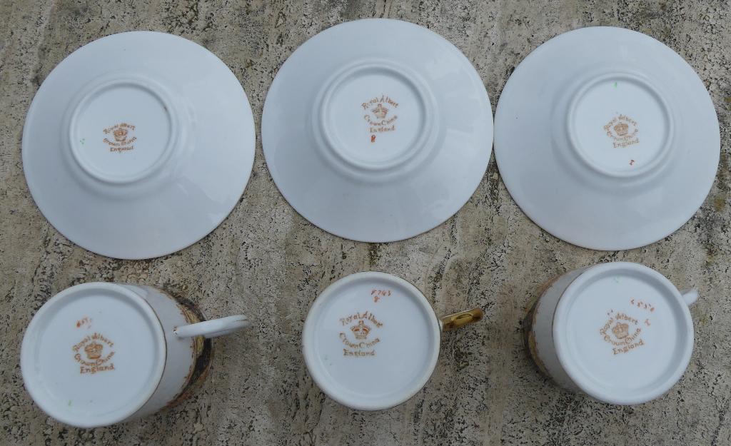 Royal Albert Crown China England 3 Espresso Kop en Schotels, Antiek en Kunst, Antiek | Porselein, Ophalen of Verzenden