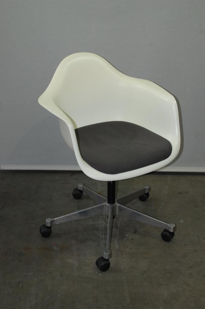 Vitra Eames plastic armchair PACC, Ophalen, Gebruikt, Wit, Bureaustoel
