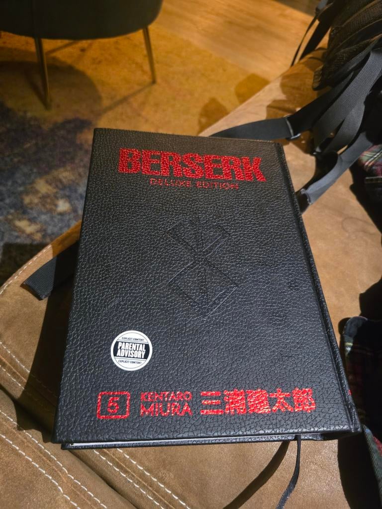 Berserk deluxe vol 5, Boeken, Ophalen of Verzenden, Zo goed als nieuw