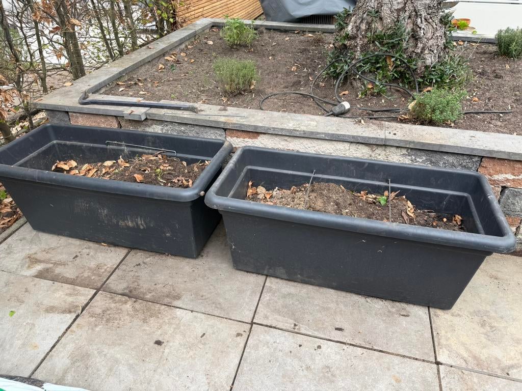 Twee  grote kunststof plantenbakken, Tuin en Terras, Ophalen, Kunststof, Zo goed als nieuw, Balkon