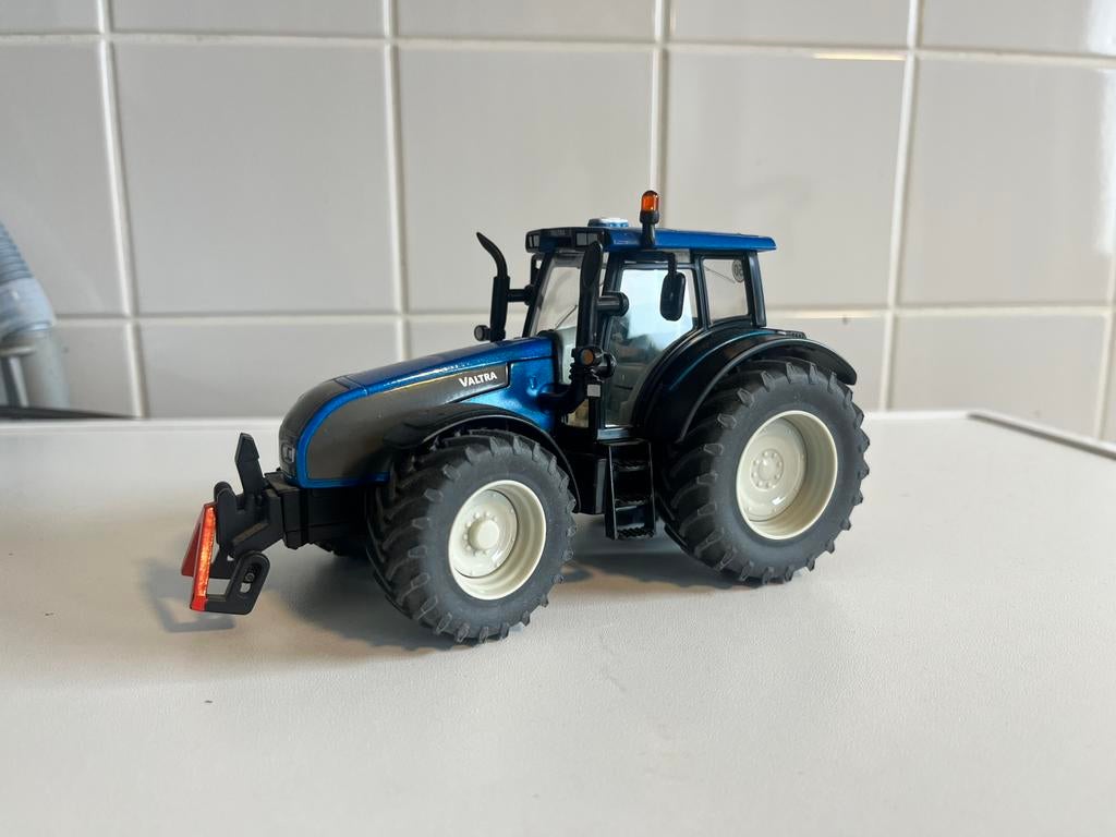 Valtra T191 Siku 1/32, Hobby en Vrije tijd, Modelauto's | 1:32, Ophalen of Verzenden, Zo goed als nieuw, Tractor of Landbouw, SIKU