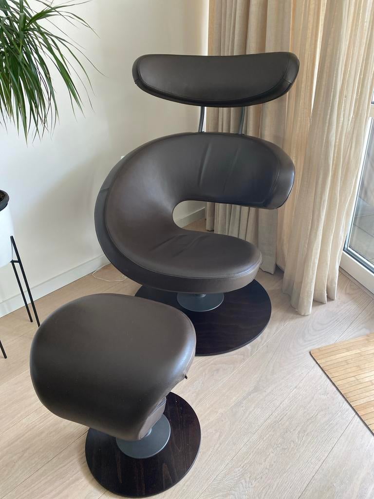 Stokke Varier Peel Relaxfauteuil met Hocker - Bruin Leer, Ophalen, Zo goed als nieuw, 75 tot 100 cm, Modern