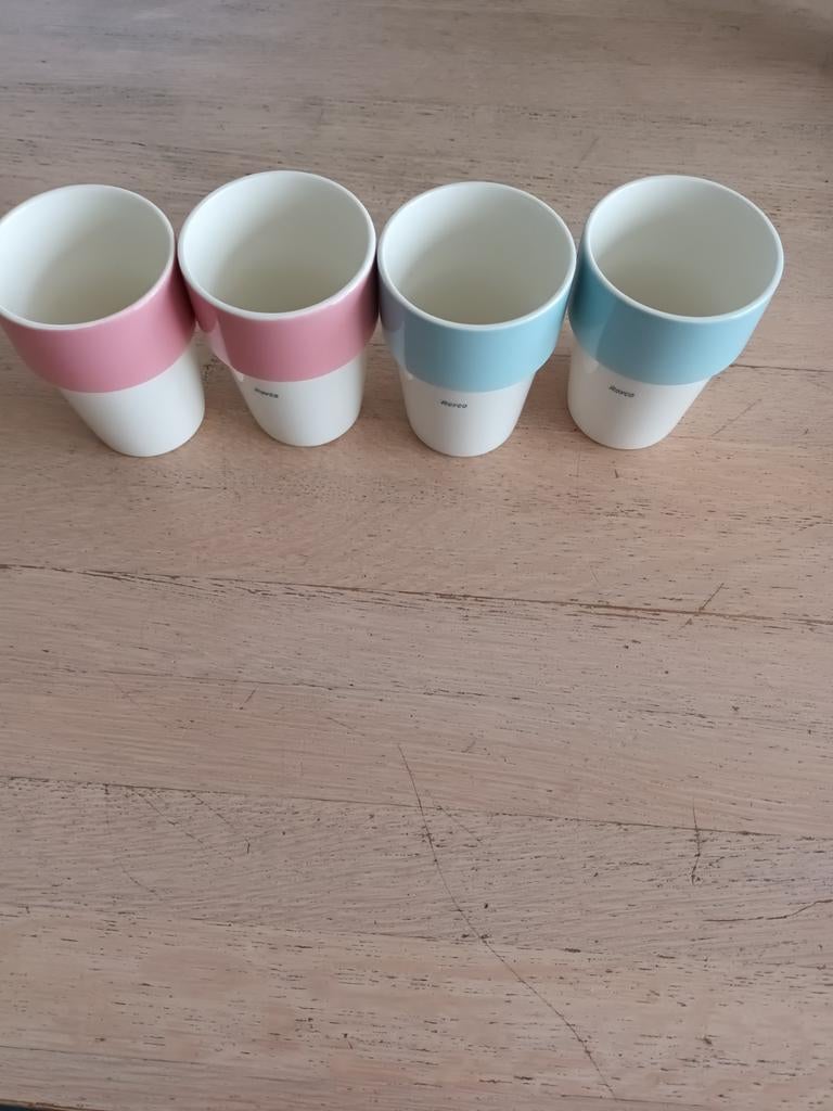 Regout Pastel servies 4 bekers Royco.Pastel bekers Regout, Ophalen of Verzenden, Zo goed als nieuw, Overige stijlen, Kop(pen) en/of Schotel(s)