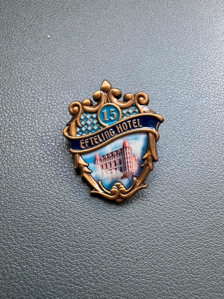 Efteling Pin Efteling Hotel 15 jaar, Verzamelen, Efteling, Nieuw, Button of Speldje, Ophalen of Verzenden