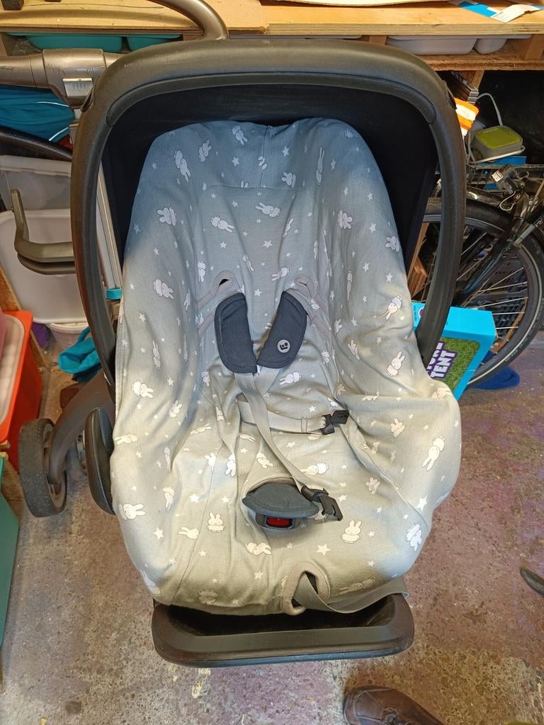 Maxi Cosi Pebble met FamilyFix 2 Isofix base, Kinderen en Baby's, Autostoeltjes, Ophalen, Gebruikt, Zijbescherming, Isofix