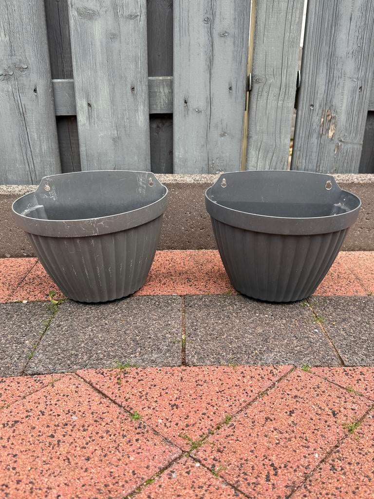 2 grijze hangpotjes voor planten, Tuin en Terras, Ophalen, Kunststof, Gebruikt, Minder dan 30 cm