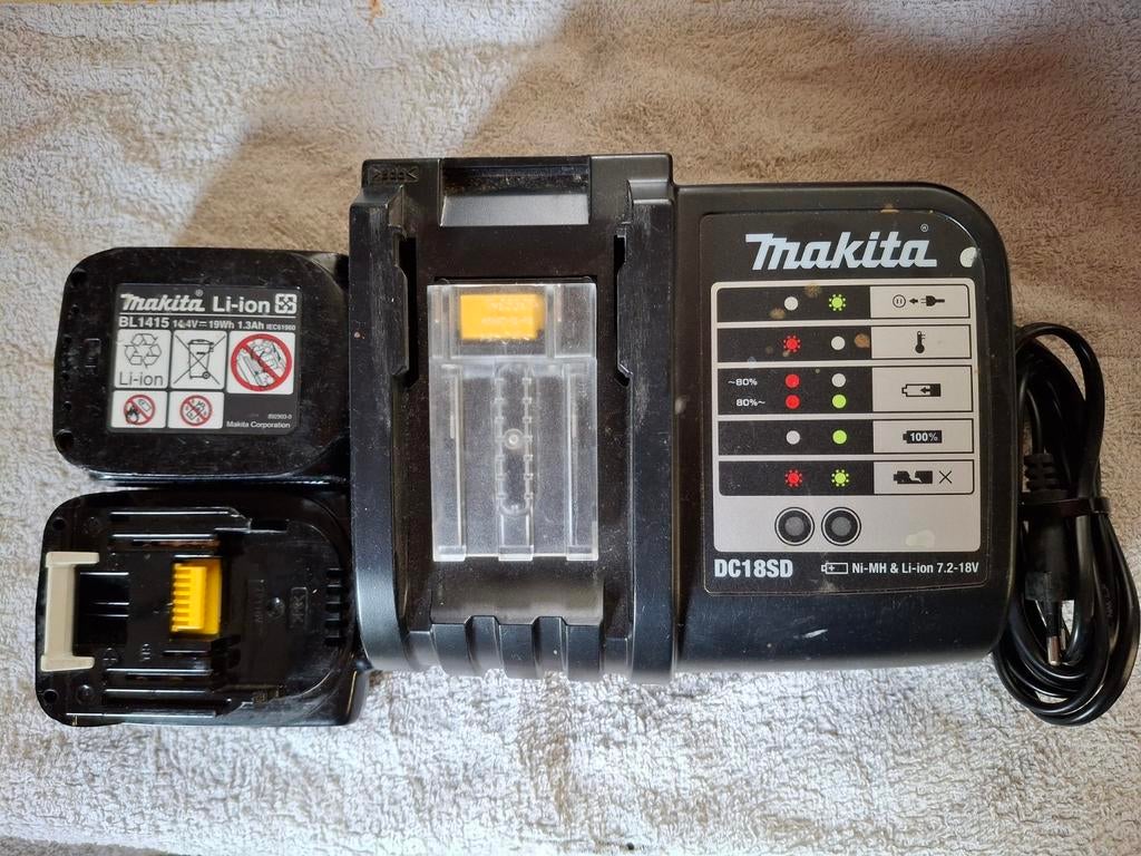 Makita DC18SD Oplader met 2x BL1415 Li-ion Accu's, Ophalen, Boor- en Schroefmachine