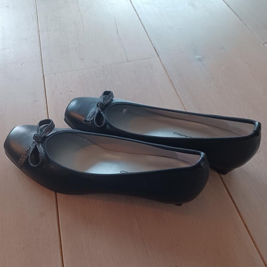 damesschoen, type ballerina met klein hakje. Zwart maat 40, Kleding | Dames, Schoenen, Ophalen of Verzenden, Zo goed als nieuw