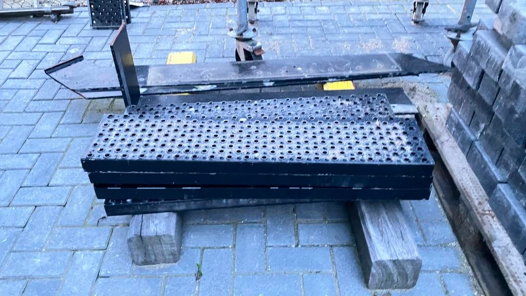 Trap metaal 100 cm breed, Ophalen, Gebruikt, 2 tot 4 meter