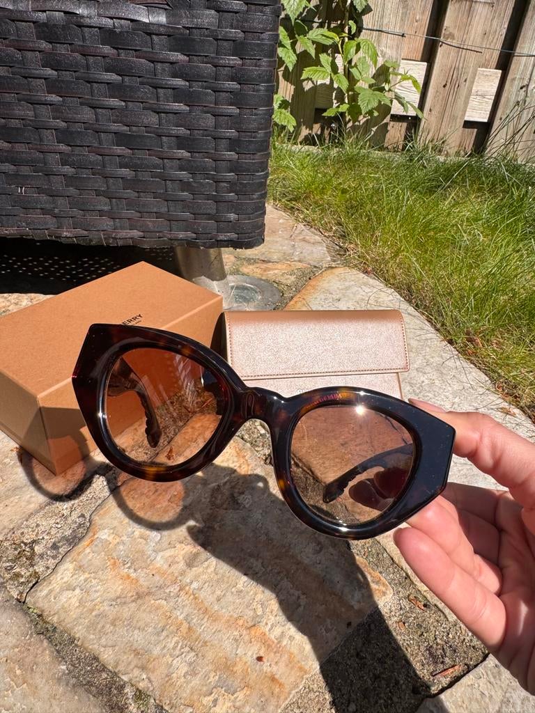 Burberry Meadow bruin/zwarte zonnebril, Overige merken, Zonnebril, Bruin, Ophalen of Verzenden