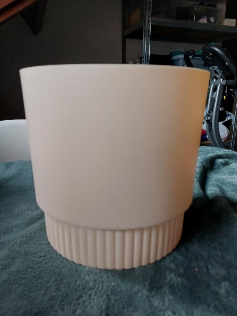 Creme ecru/rose achtige kunststof bloemp binnen/buiten zgan, Ophalen