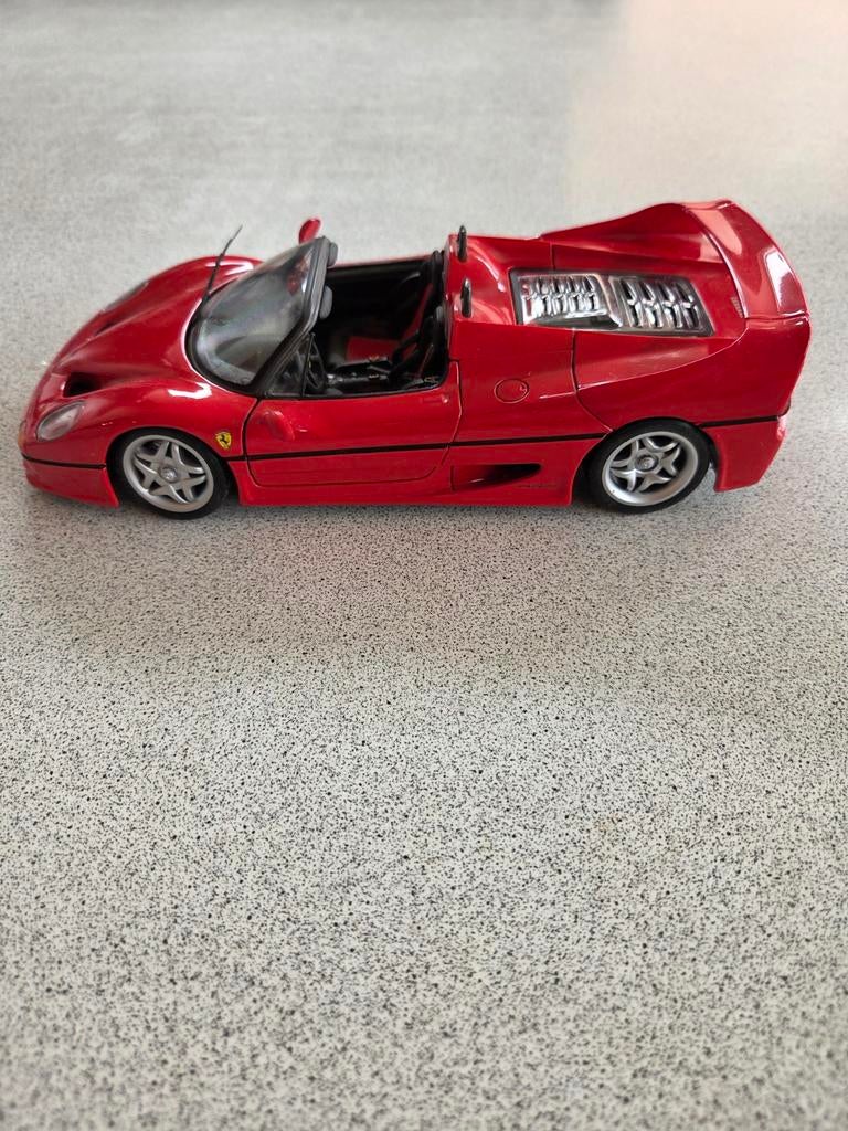 Modelauto ferrari, Hobby en Vrije tijd, Modelauto's | 1:18, Ophalen of Verzenden, Bburago