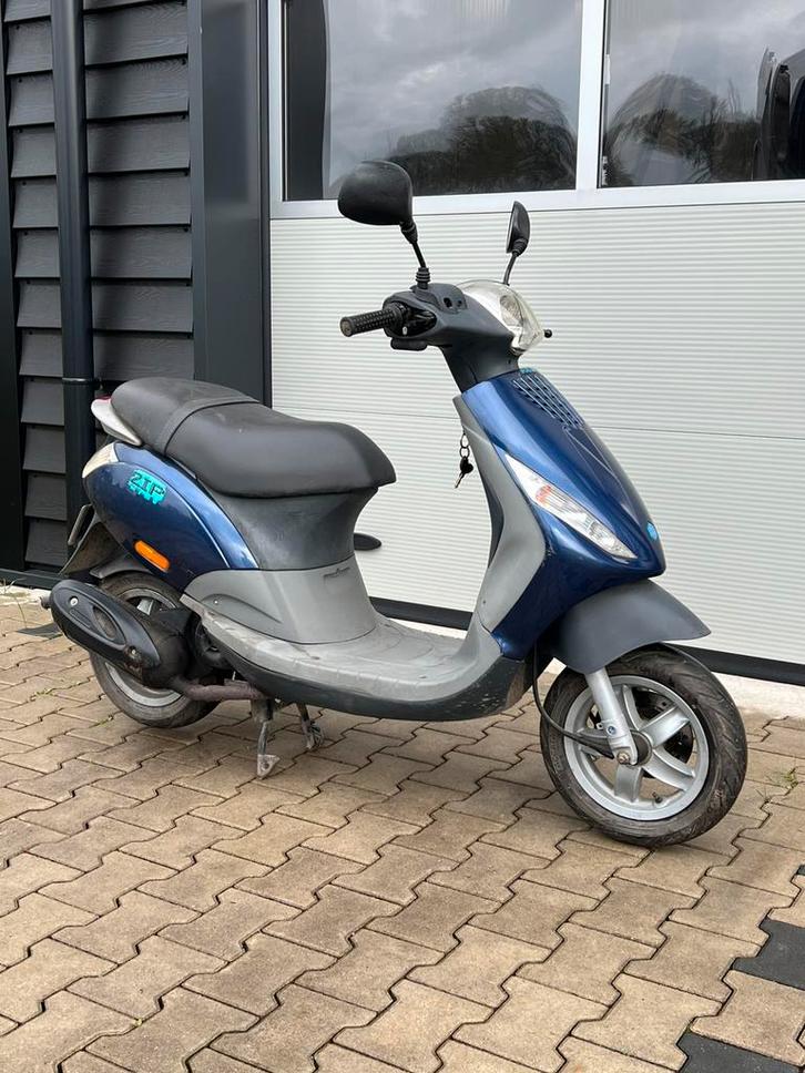 Zip 2 takt, Fietsen en Brommers, Scooters | Piaggio, Zo goed als nieuw, Zip, Maximaal 25 km/u, Benzine, Ophalen