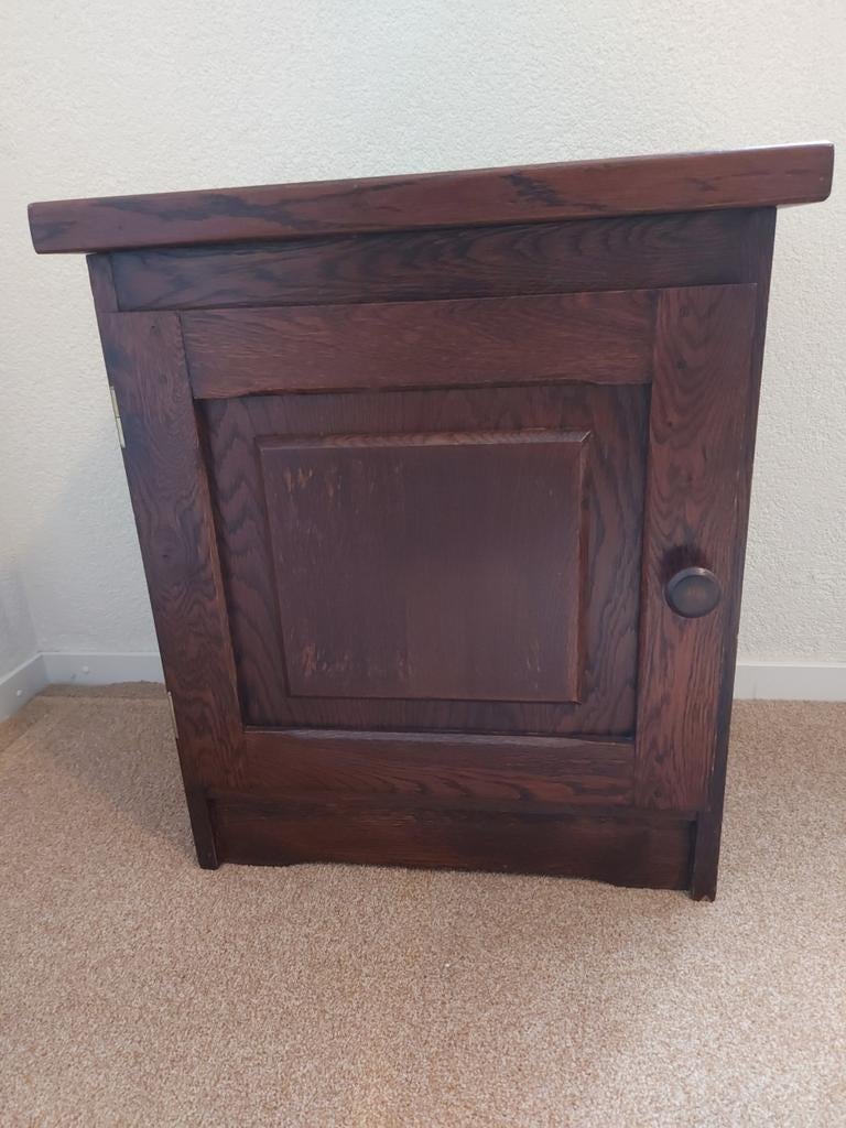 Kastje donker eiken, Huis en Inrichting, Slaapkamer | Nachtkastjes, Ophalen, Minder dan 45 cm, 55 tot 70 cm