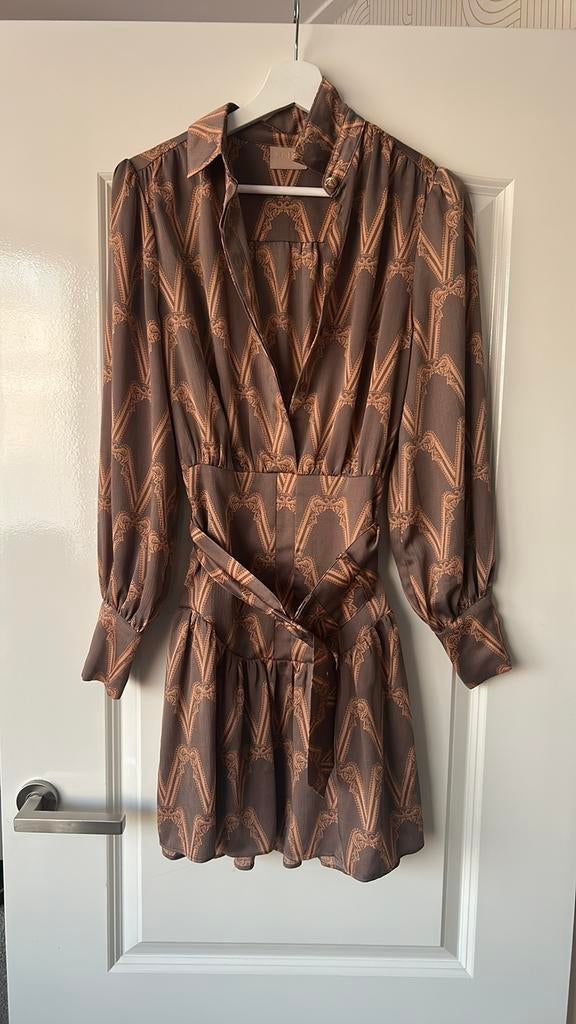 Super leuk stijlvol jurkje van Josh V maat Xs  Kleur ALMOND, Ophalen of Verzenden