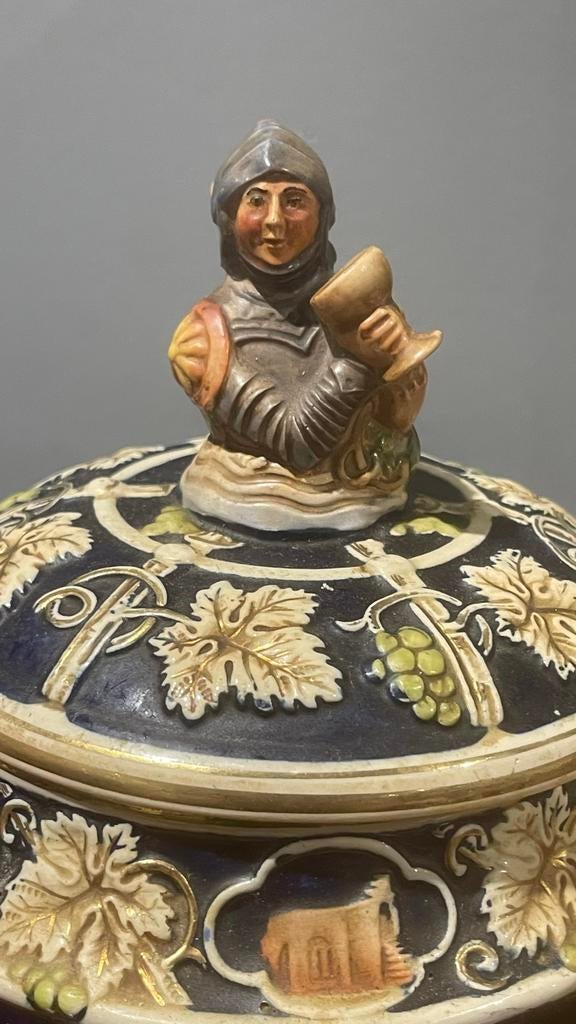vintage polychroom steengoed DEKSELPOT kasteel ridder wijn, Antiek en Kunst, Antiek | Keramiek en Aardewerk, Ophalen of Verzenden