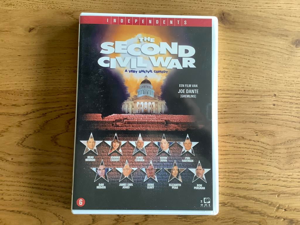 8) The Second Civil War - Satirische Comedy regie Joe Dante., Vanaf 6 jaar, Ophalen of Verzenden, Gebruikt, Overige genres