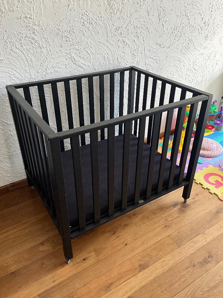 TWF Box met wieltjes en matras, Ophalen, Gebruikt, Vierkant, In hoogte verstelbaar