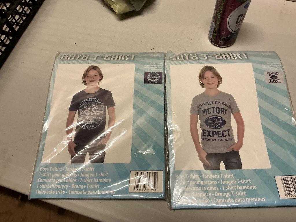 Kinderkleding 140 2 nieuwe t-shirts voor jongens, Kinderen en Baby's, Kinderkleding | Maat 140, Ophalen, Nieuw, Shirt of Longsleeve