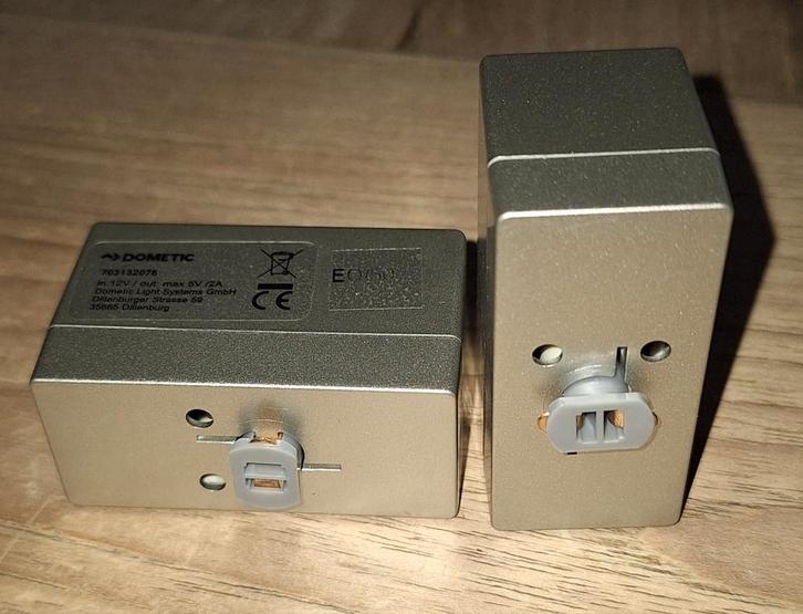 Dometic USB-A Oplaad Adapter voor Rail (12V/5V 2A), Telecommunicatie, Mobiele telefoons | Telefoon-opladers, Zo goed als nieuw