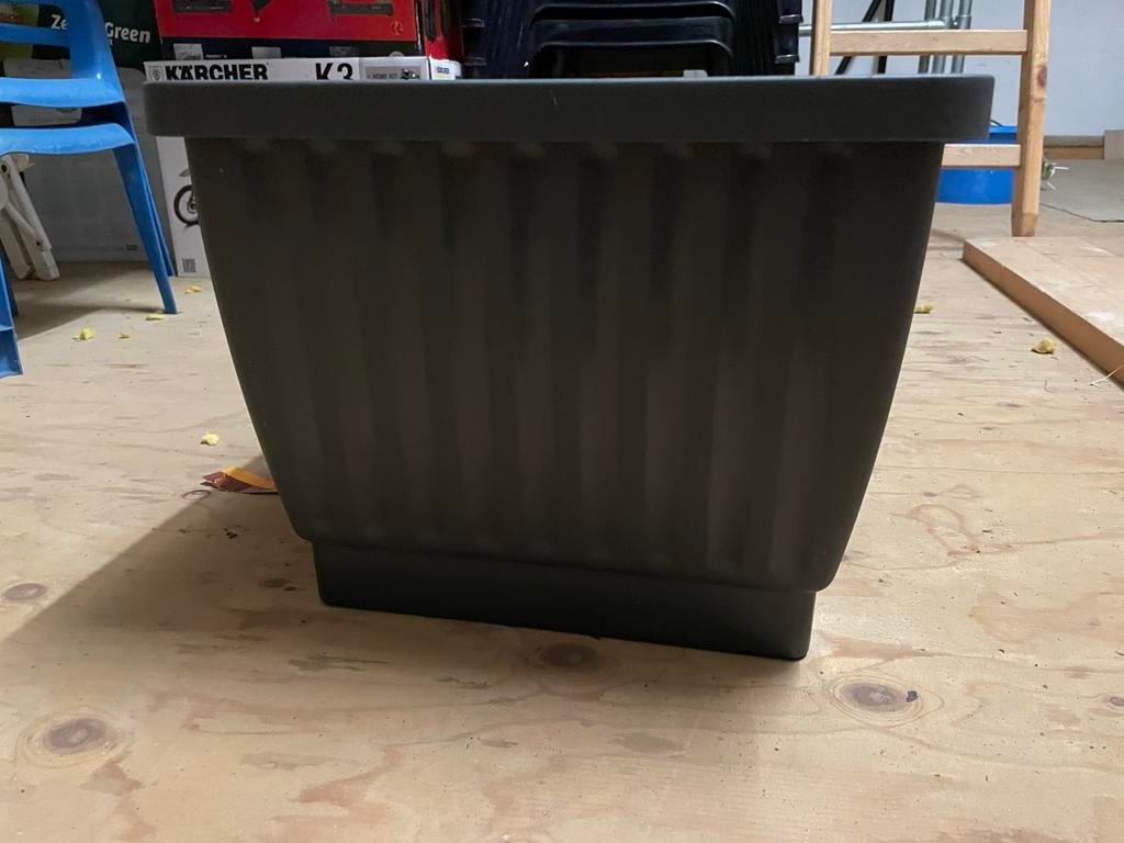 Zwarte/antraciet vierkante bloembak met waterreservoir, Tuin en Terras, Bloembakken en Plantenbakken, Ophalen, Kunststof, Minder dan 30 cm